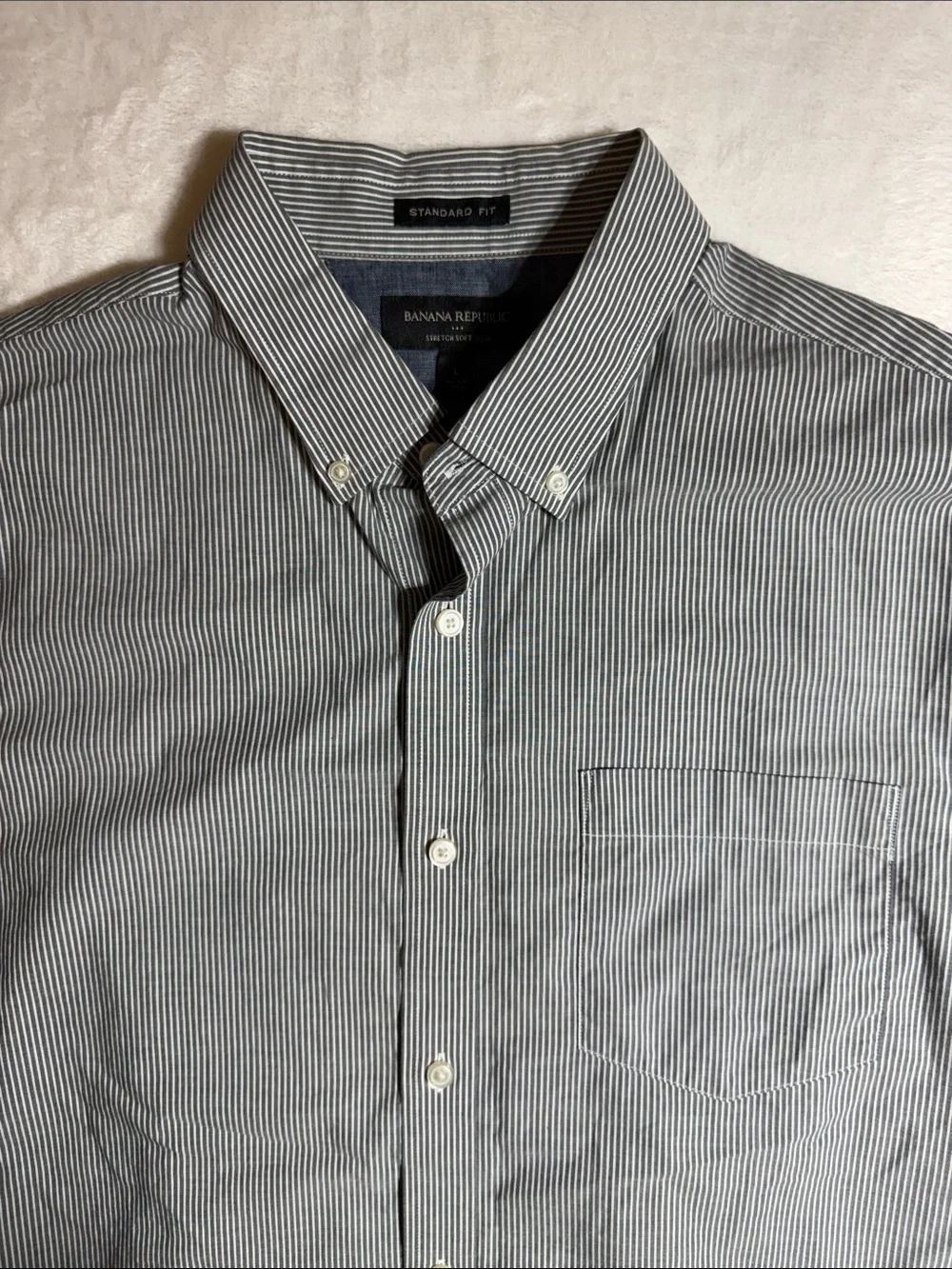 Banana Republic Men's Short Sleeve Button-Down Shirt in Gray/White Stripe